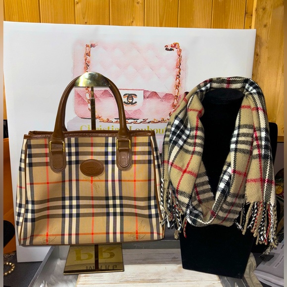 Burberry’s VINTAGEBeige and Brown Checkered Bag with matching compact wallet. - Picture 1 of 14